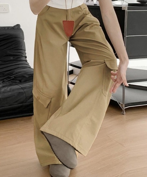 Forcement(フォースメント)の「ボリューム感が可愛い、今っぽく決まるワイドカーゴパンツ(その他パンツ・レディース・ブラック/ベージュ/カーキ・FREE)」の6枚目の写真