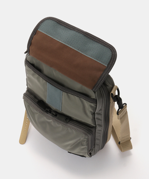 PORTER（ポーター）の「PORTER x VAGUE WATCH CO. Watchman Shoulders Grey（ショルダーバッグ・レディース・グレー・FREE）」の9枚目の写真
