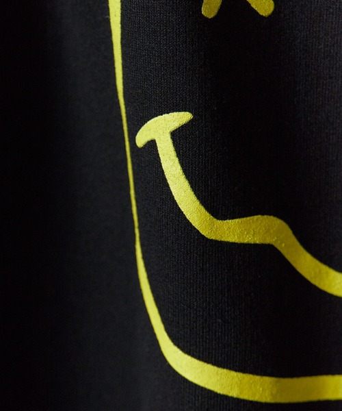 NIRVANA（ニルヴァーナ）の「NIRVANA / ニルヴァーナ PULL OVER HOODIE YELLOW HAPPY FACE ロゴ プルオーバー パーカー ストリート メンズ 2026年秋冬 秋服（パーカー・メンズ・ブラック・M/L/XL）」の7枚目の写真
