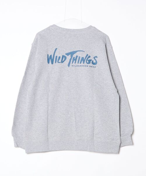 WILD THINGS（ワイルドシングス）の「ウィルダネスギア スウェットクルー｜WILDERNESS GEAR SWEAT CREW（スウェット・メンズ・グレー/カーキ・L/M/S/XL）」の3枚目の写真