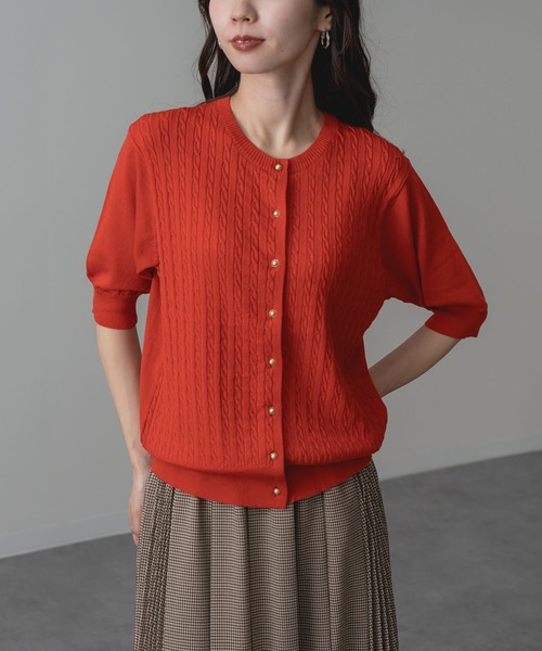 ANNA LUNA(アンナルナ)の「【ANNA LUNA】 季節の変わり目にも活躍する ミニケーブル 5分袖 カーディガン(ニット/セーター・レディース・ネイビー/グレイッシュベージュ/レッド・MEDIUM)」の9枚目の写真
