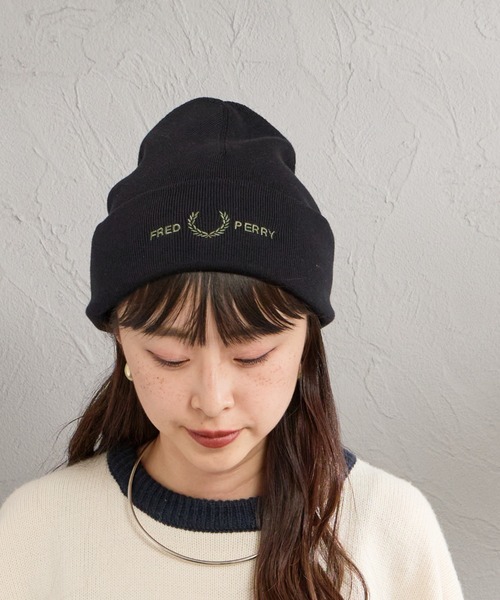 FRED PERRY（フレッドペリー）の「【WEB先行予約】[FRED PERRY/フレッドペリー] グラフィックロゴ刺繍 ニットビーニー（ニットキャップ/ビーニー・レディース・オフホワイト/ブラック・ONE SIZE）」の5枚目の写真