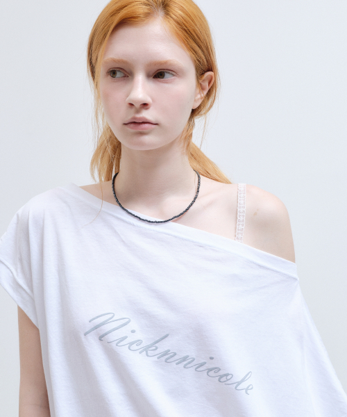 NICK&NICOLE(ニックアンドニコール)の「LETTERING OFF SHOULDER TOP_IVORY(Tシャツ/カットソー・レディース・その他・FREE)」の3枚目の写真