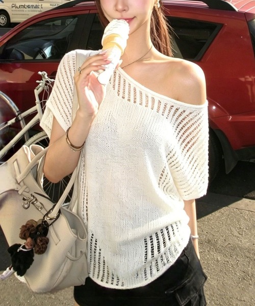 AsheKsha(アシクシャ)の「ワンショルダー透かし編み半袖ニット(Tシャツ/カットソー・レディース・ホワイト・M)」の2枚目の写真