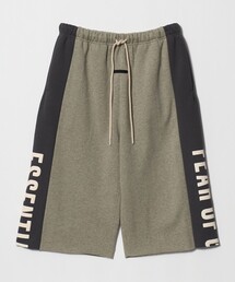 FOG ESSENTIALS（エフオージーエッセンシャルズ）の「＜FEAR OF GOD ESSENTIALS＞パネル ローカットオフ スウェット パンツ（スウェットパンツ）」