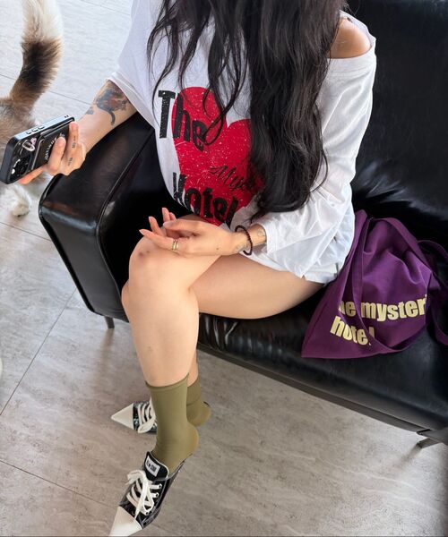 THE MYSTERIOUS HOTEL（ザミステリアスホテル）の「LOVE UNBALANCE OVER T [GREY]（Tシャツ/カットソー・レディース・その他・FREE）」の2枚目の写真