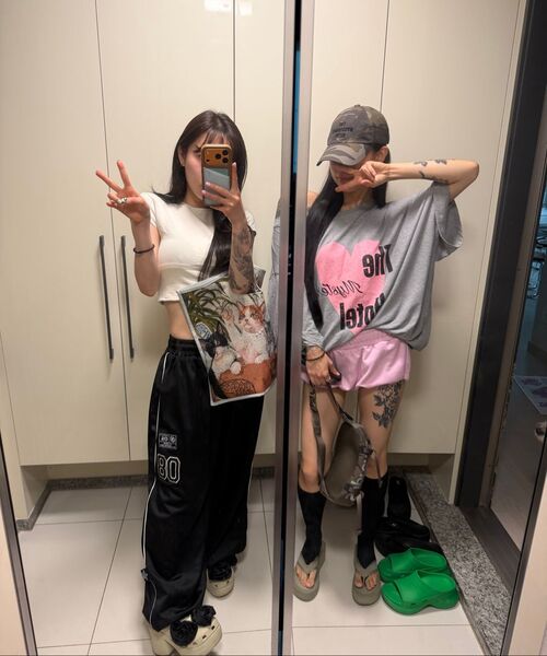 THE MYSTERIOUS HOTEL（ザミステリアスホテル）の「LOVE UNBALANCE OVER T [GREY]（Tシャツ/カットソー・レディース・その他・FREE）」の6枚目の写真