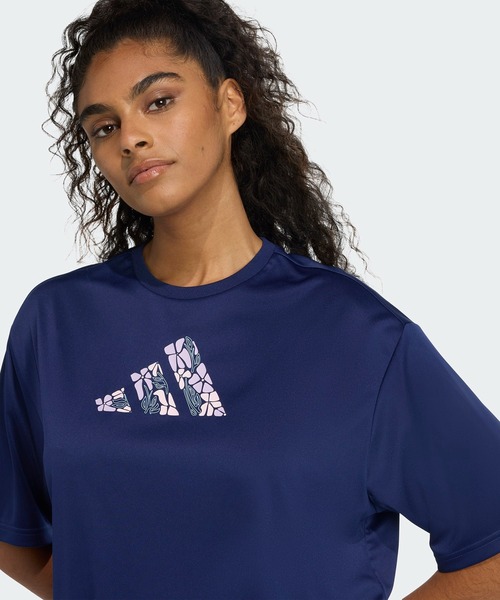 adidas（アディダス）の「ソフト サイド グラフィックTシャツ / アディダス adidas（Tシャツ/カットソー・レディース・ブルー・XX-LARGE/LARGE/MEDIUM/SMALL/X-LARGE/X-SMALL）」の4枚目の写真
