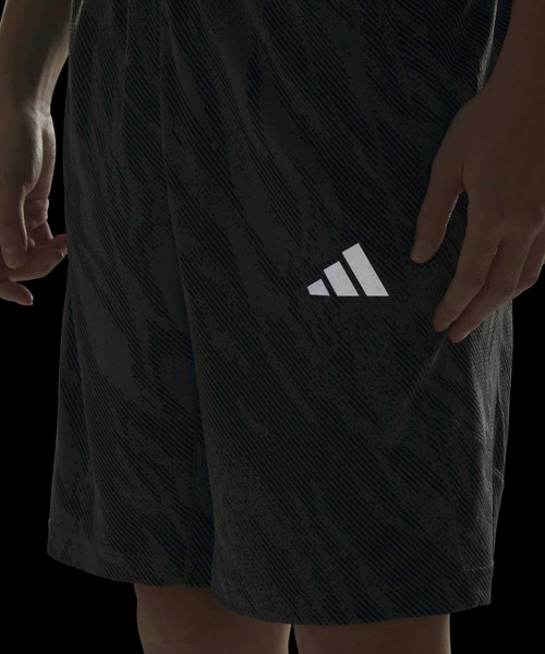 adidas(アディダス)の「テック エッセンシャルズ クール タッチ レギュラーフィット カモ AOP 9インチ ショーツ / ハーフパンツ / アディダス adidas(その他パンツ・メンズ・グレー・XX-LARGE/3XL/LARGE/MEDIUM/SMALL/X-LARGE/X-SMALL)」の2枚目の写真