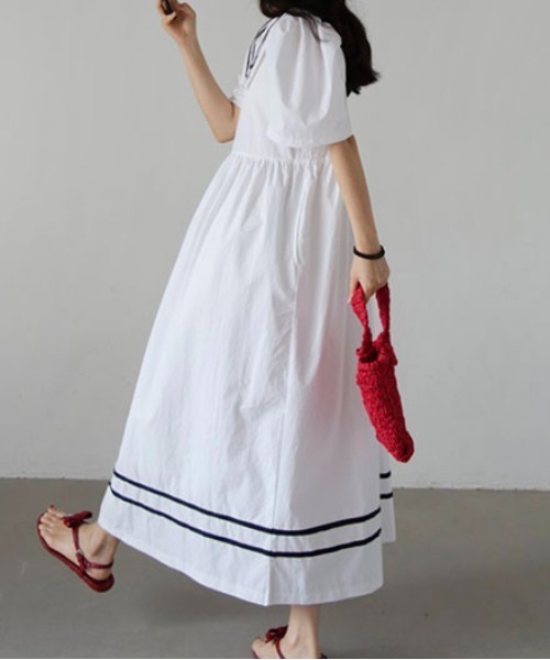 Aelina（エリナ）の「パフスリーブリラックスワンピース（ワンピース・レディース・ホワイト/ネイビー・FREE）」の11枚目の写真