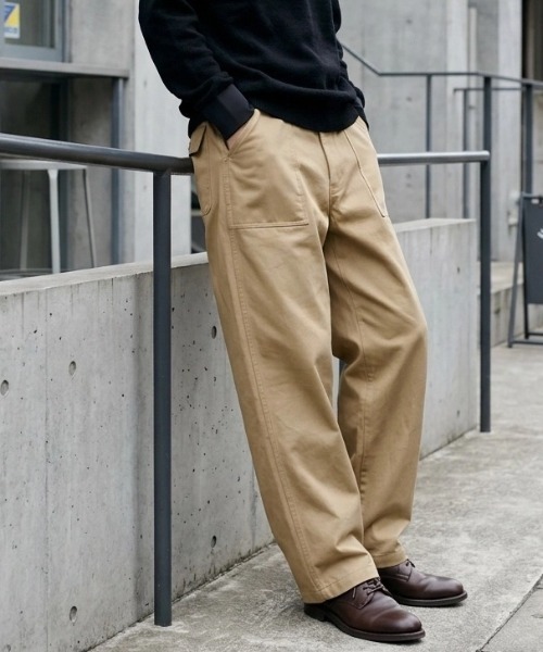 HANES(ヘインズ)の「Hanes/へインズ WIDE FIT CHINO BAKER PANTS/ワイドフィット バックチノ ベイカーパンツ/レディース メンズ(チノパンツ・メンズ・ベージュ/ブラック/チャコール/カーキ・S/M/L/LL)」の3枚目の写真