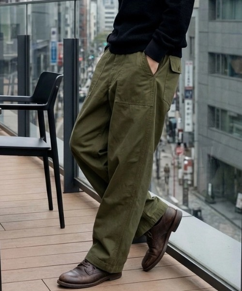 HANES(ヘインズ)の「Hanes/へインズ WIDE FIT CHINO BAKER PANTS/ワイドフィット バックチノ ベイカーパンツ/レディース メンズ(チノパンツ・メンズ・ベージュ/ブラック/チャコール/カーキ・S/M/L/LL)」の4枚目の写真