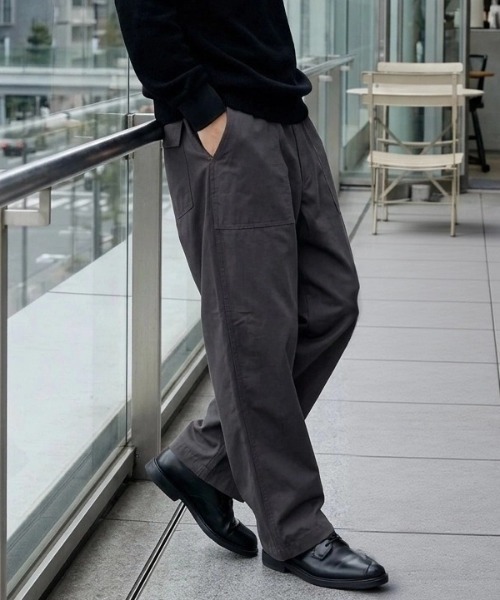 HANES(ヘインズ)の「Hanes/へインズ WIDE FIT CHINO BAKER PANTS/ワイドフィット バックチノ ベイカーパンツ/レディース メンズ(チノパンツ・メンズ・ベージュ/ブラック/チャコール/カーキ・S/M/L/LL)」の1枚目の写真