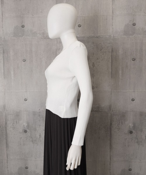 Miniministore(ミニミニストア)の「ニットトップス 韓国風 ショート丈ニット(ニット/セーター・レディース・ホワイト/ブラック・FREE)」の3枚目の写真