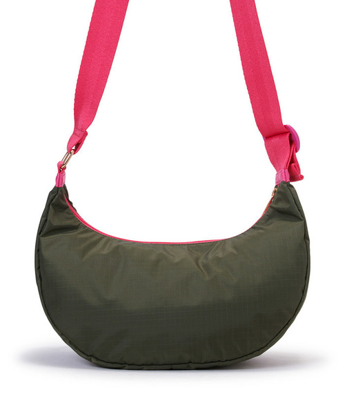 LeSportsac(レスポートサック)の「MED HAMMOCK ADJ BAG アボカド/ベージュピンクウェビング(ショルダーバッグ・レディース・グリーン・FREE)」の6枚目の写真