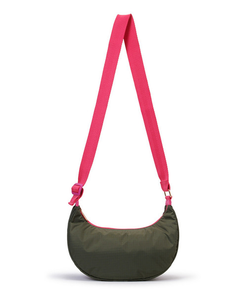 LeSportsac(レスポートサック)の「MED HAMMOCK ADJ BAG アボカド/ベージュピンクウェビング(ショルダーバッグ・レディース・グリーン・FREE)」の7枚目の写真