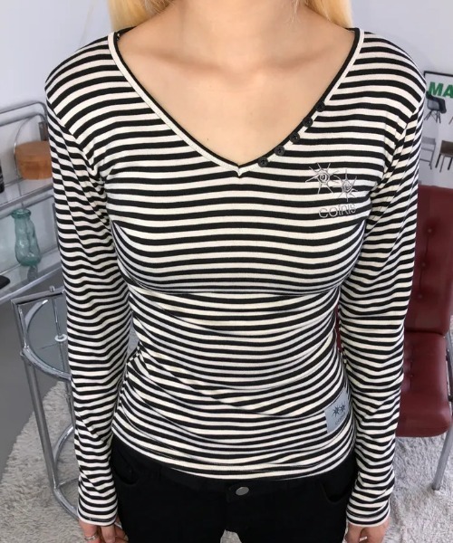 COIRIS(コイリス)の「◇COIRIS◇ブランド直輸入正規品/ローザ Vネック ストライプ 長袖Tシャツ Rosa V-neck Stripe Long Sleeve Tee(Tシャツ/カットソー・レディース・ブラック系その他/ブラック×ホワイト・FREE)」の4枚目の写真
