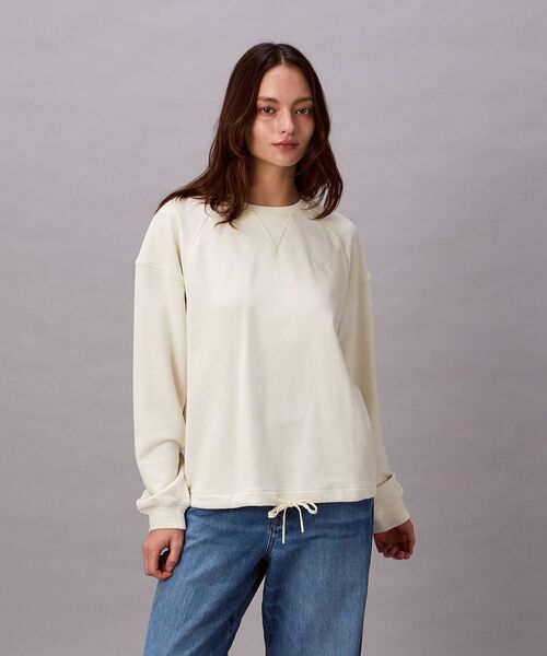 Calvin Klein(カルバン・クライン)の「モノグラムロングスリーブテリースウェットシャツ(スウェット・レディース・ブラック/ホワイト系その他7・S/XS/M)」の2枚目の写真