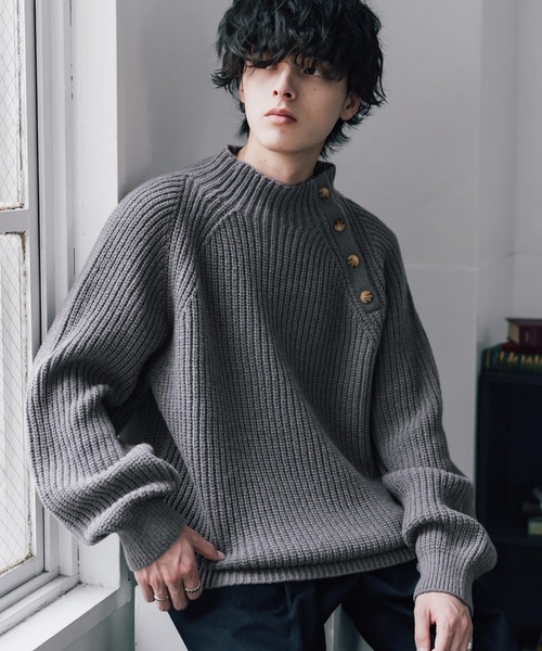 Rocky Monroe（ロッキーモンロー）の「オーバーサイズモックネックショルダーボタン畦編みニットセーター（ニット/セーター・メンズ・グレー/ブラウン/ブラック/チャコール・XL/L/M）」の3枚目の写真