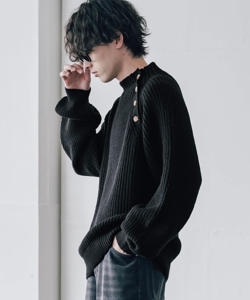 Rocky Monroe（ロッキーモンロー）の「オーバーサイズモックネックショルダーボタン畦編みニットセーター（ニット/セーター・メンズ・グレー/ブラウン/ブラック/チャコール・XL/L/M）」の9枚目の写真