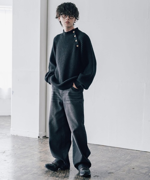 Rocky Monroe（ロッキーモンロー）の「オーバーサイズモックネックショルダーボタン畦編みニットセーター（ニット/セーター・メンズ・グレー/ブラウン/ブラック/チャコール・XL/L/M）」の10枚目の写真