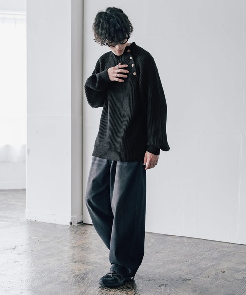 Rocky Monroe（ロッキーモンロー）の「オーバーサイズモックネックショルダーボタン畦編みニットセーター（ニット/セーター・メンズ・グレー/ブラウン/ブラック/チャコール・XL/L/M）」の12枚目の写真