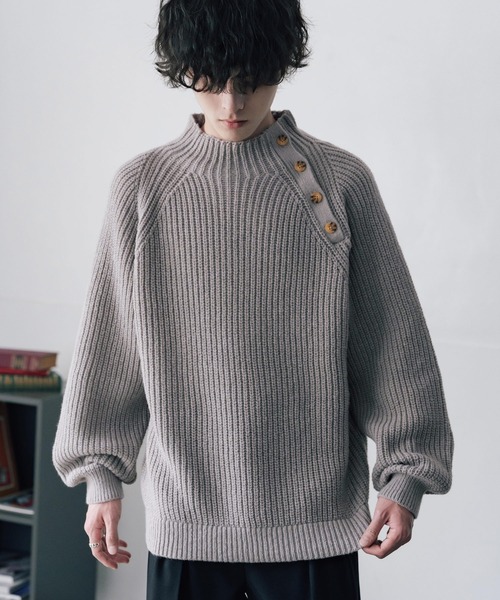 Rocky Monroe（ロッキーモンロー）の「オーバーサイズモックネックショルダーボタン畦編みニットセーター（ニット/セーター・メンズ・グレー/ブラウン/ブラック/チャコール・XL/L/M）」の14枚目の写真