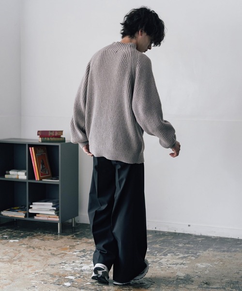 Rocky Monroe（ロッキーモンロー）の「オーバーサイズモックネックショルダーボタン畦編みニットセーター（ニット/セーター・メンズ・グレー/ブラウン/ブラック/チャコール・XL/L/M）」の17枚目の写真