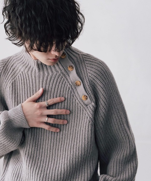 Rocky Monroe（ロッキーモンロー）の「オーバーサイズモックネックショルダーボタン畦編みニットセーター（ニット/セーター・メンズ・グレー/ブラウン/ブラック/チャコール・XL/L/M）」の18枚目の写真