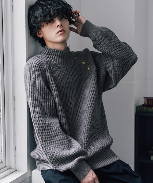 Rocky Monroe（ロッキーモンロー）の「オーバーサイズモックネックショルダーボタン畦編みニットセーター（ニット/セーター・メンズ・グレー/ブラウン/ブラック/チャコール・XL/L/M）」の19枚目の写真