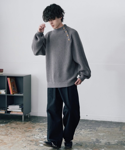 Rocky Monroe（ロッキーモンロー）の「オーバーサイズモックネックショルダーボタン畦編みニットセーター（ニット/セーター・メンズ・グレー/ブラウン/ブラック/チャコール・XL/L/M）」の21枚目の写真