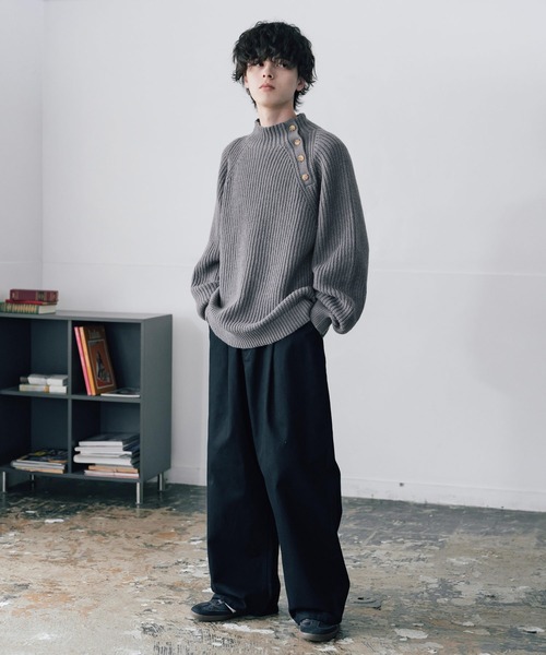 Rocky Monroe（ロッキーモンロー）の「オーバーサイズモックネックショルダーボタン畦編みニットセーター（ニット/セーター・メンズ・グレー/ブラウン/ブラック/チャコール・XL/L/M）」の22枚目の写真