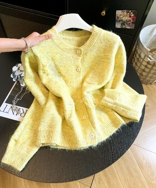 AMAJI(アマジ)の「ビジュー ニットカーディガン(カーディガン/ボレロ・レディース・ライトグレー/イエロー/ライトブルー/ホワイト・FREE)」の4枚目の写真