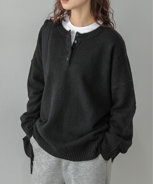 La-gemme(ラジェム)の「ヘンリーネック/ニットプルオーバー/シンプル(ニット/セーター・レディース・ブラウン/ブラック/アイボリー/グレー・フリー)」の2枚目の写真