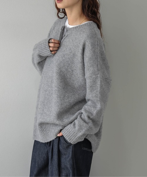 La-gemme(ラジェム)の「ヘンリーネック/ニットプルオーバー/シンプル(ニット/セーター・レディース・ブラウン/ブラック/アイボリー/グレー・フリー)」の15枚目の写真