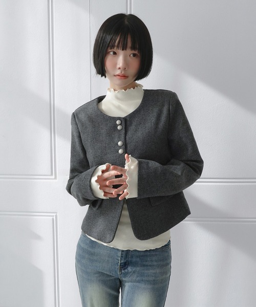 by muni:r(バイ ムニール)の「モーメント ラウンドノーカラージャケット/2026 AW COLLECTION(ノーカラージャケット・レディース・チャコール/ベージュ・FREE)」の4枚目の写真