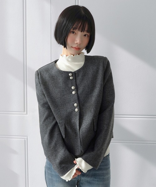 by muni:r(バイ ムニール)の「モーメント ラウンドノーカラージャケット/2026 AW COLLECTION(ノーカラージャケット・レディース・チャコール/ベージュ・FREE)」の6枚目の写真