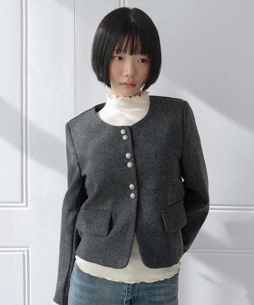 by muni:r(バイ ムニール)の「モーメント ラウンドノーカラージャケット/2026 AW COLLECTION(ノーカラージャケット・レディース・チャコール/ベージュ・FREE)」の3枚目の写真