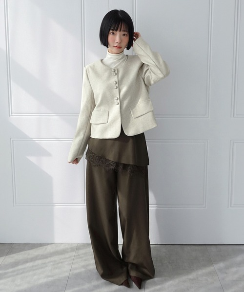 by muni:r(バイ ムニール)の「モーメント ラウンドノーカラージャケット/2026 AW COLLECTION(ノーカラージャケット・レディース・チャコール/ベージュ・FREE)」の11枚目の写真
