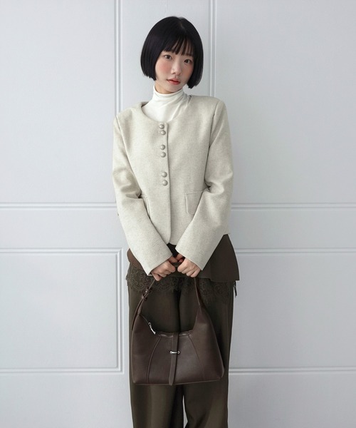 by muni:r(バイ ムニール)の「モーメント ラウンドノーカラージャケット/2026 AW COLLECTION(ノーカラージャケット・レディース・チャコール/ベージュ・FREE)」の15枚目の写真