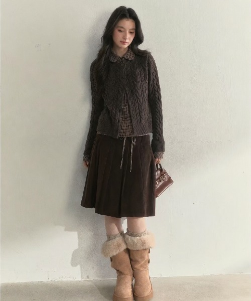 Achic(アシック)の「レイヤードチェックシャツ風ケーブルニットカーディガン(ニット/セーター・レディース・ブラウン/グレー・M)」の13枚目の写真
