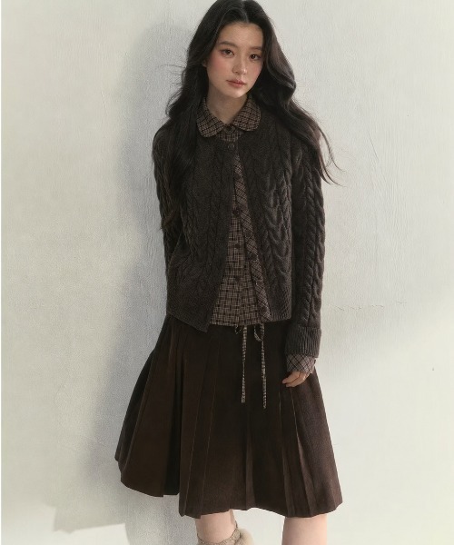 Achic(アシック)の「レイヤードチェックシャツ風ケーブルニットカーディガン(ニット/セーター・レディース・ブラウン/グレー・M)」の14枚目の写真