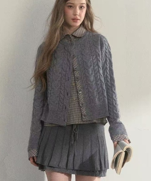 Achic(アシック)の「レイヤードチェックシャツ風ケーブルニットカーディガン(ニット/セーター・レディース・ブラウン/グレー・M)」の6枚目の写真
