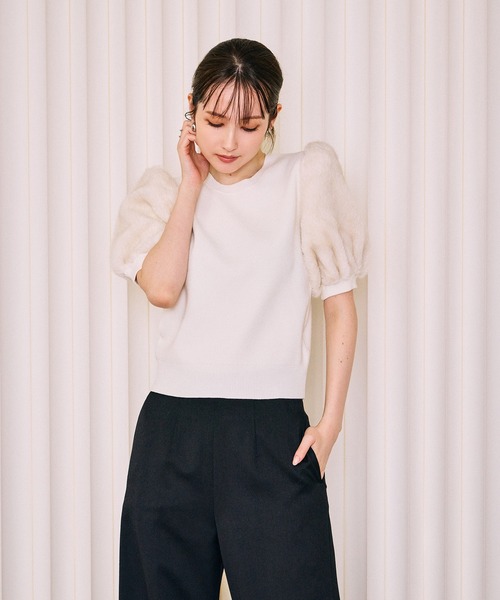 Audie a Muses（オーディアミューズ）の「【モデル美香着用】ファーハーフスリーブニットプルオーバー（ニット/セーター・レディース・オフホワイト/ブラック/グレー・38/42）」の18枚目の写真