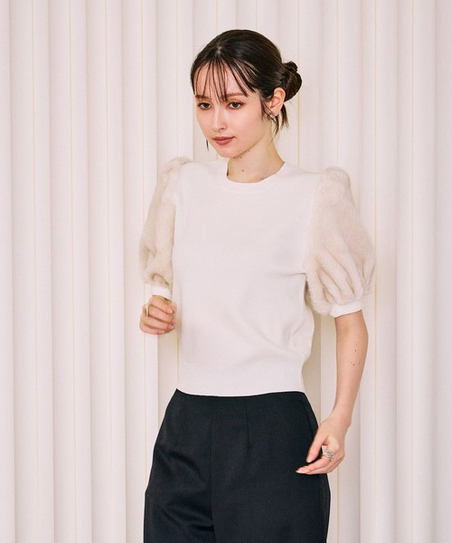 Audie a Muses（オーディアミューズ）の「【モデル美香着用】ファーハーフスリーブニットプルオーバー（ニット/セーター・レディース・オフホワイト/ブラック/グレー・38/42）」の10枚目の写真