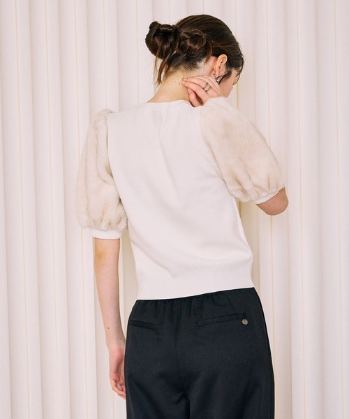 Audie a Muses（オーディアミューズ）の「【モデル美香着用】ファーハーフスリーブニットプルオーバー（ニット/セーター・レディース・オフホワイト/ブラック/グレー・38/42）」の12枚目の写真