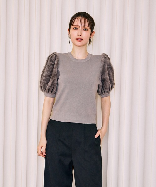 Audie a Muses（オーディアミューズ）の「【モデル美香着用】ファーハーフスリーブニットプルオーバー（ニット/セーター・レディース・オフホワイト/ブラック/グレー・38/42）」の8枚目の写真