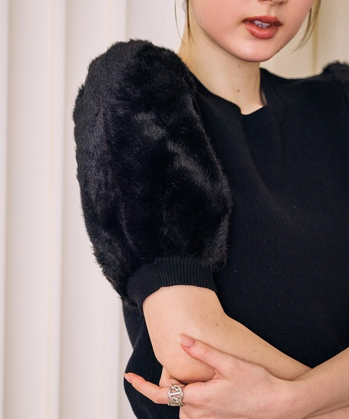 Audie a Muses（オーディアミューズ）の「【モデル美香着用】ファーハーフスリーブニットプルオーバー（ニット/セーター・レディース・オフホワイト/ブラック/グレー・38/42）」の20枚目の写真