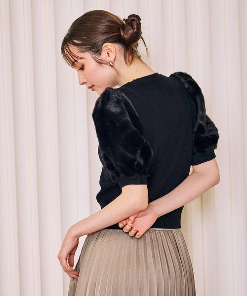 Audie a Muses（オーディアミューズ）の「【モデル美香着用】ファーハーフスリーブニットプルオーバー（ニット/セーター・レディース・オフホワイト/ブラック/グレー・38/42）」の21枚目の写真