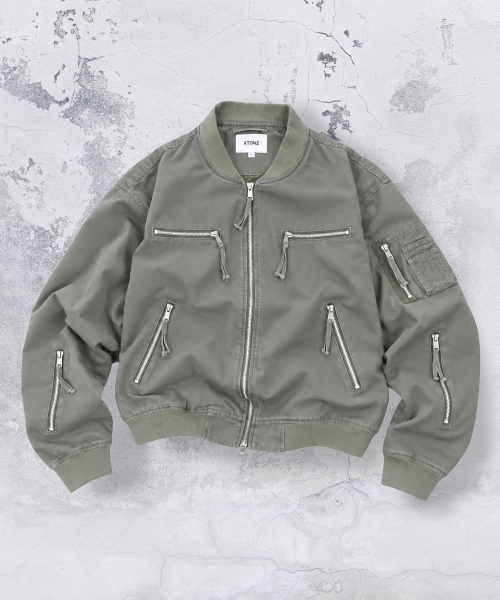 XTONZ(エクストーンズ)の「XJ141 マルチジッパー クロップ MA-1ジャケット (KHAKI)(ブルゾン・レディース・その他・MEDIUM/LARGE)」の1枚目の写真